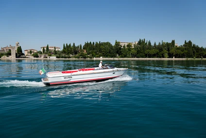 Private tour with skipper from San Felice: Garda Island and Sirmione 8